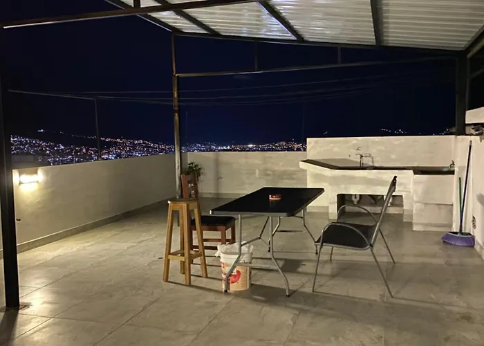 Adriano's Deluxe 2 Apartment *